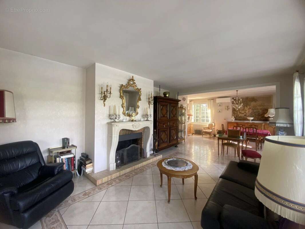 Maison à VARENNES-VAUZELLES