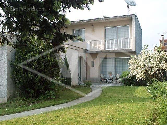 Maison à COMBS-LA-VILLE