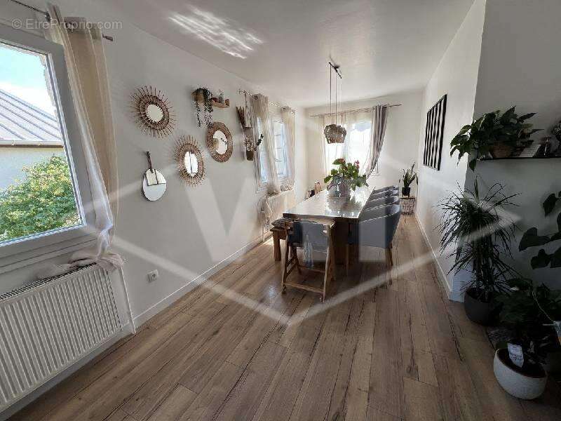 Maison à COMBS-LA-VILLE