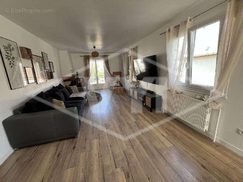 Maison à COMBS-LA-VILLE