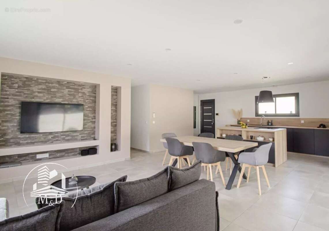 Maison à LA SALVETAT-SAINT-GILLES