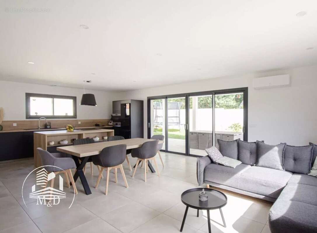 Maison à LA SALVETAT-SAINT-GILLES