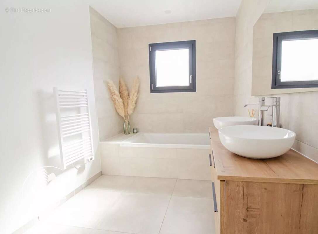 Maison à LA SALVETAT-SAINT-GILLES