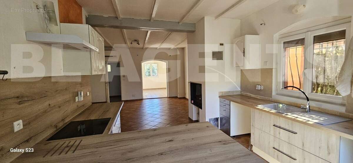 3 - Maison à SAINT-JULIEN