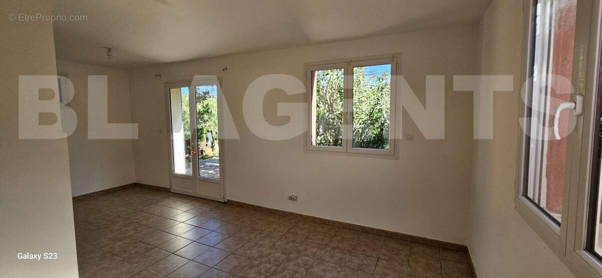 5 - Maison à SAINT-JULIEN