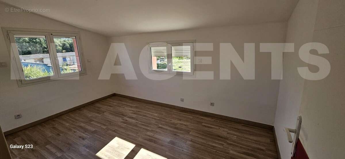 6 - Maison à SAINT-JULIEN