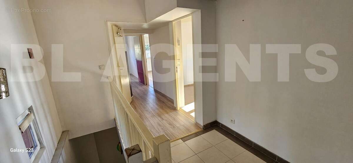 9 - Maison à SAINT-JULIEN