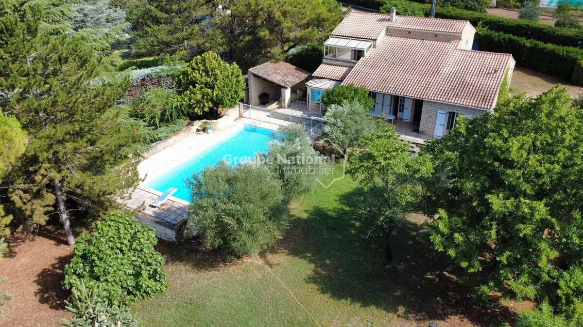 Maison à PERNES-LES-FONTAINES