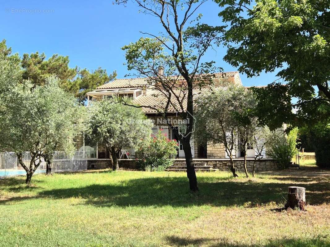 Maison à PERNES-LES-FONTAINES