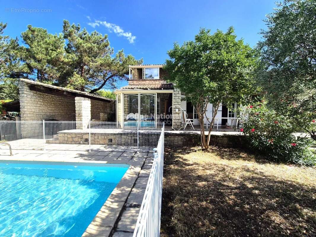 Maison à PERNES-LES-FONTAINES