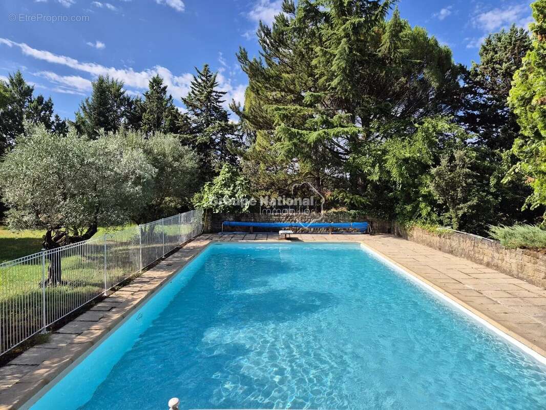 Maison à PERNES-LES-FONTAINES