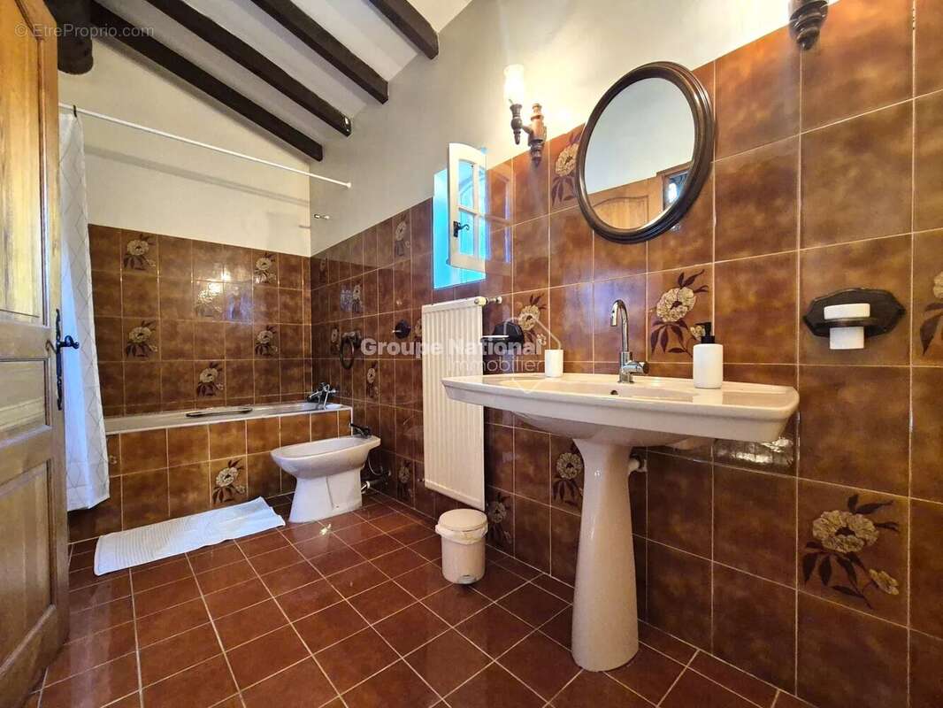 Maison à PERNES-LES-FONTAINES