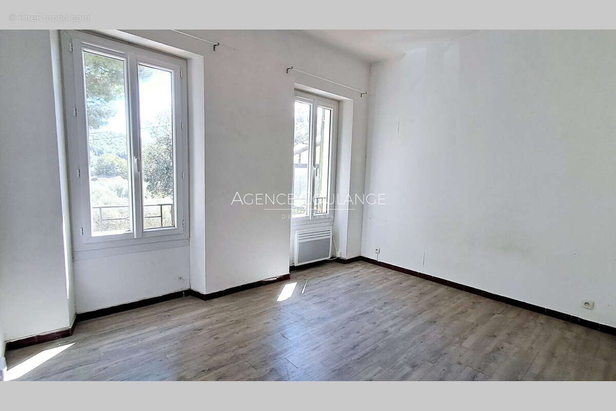 Appartement à LE CASTELLET