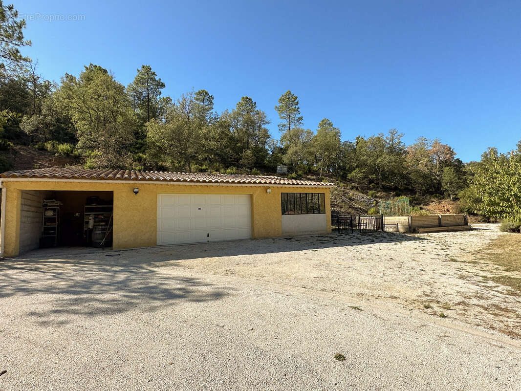 Maison à COLLOBRIERES