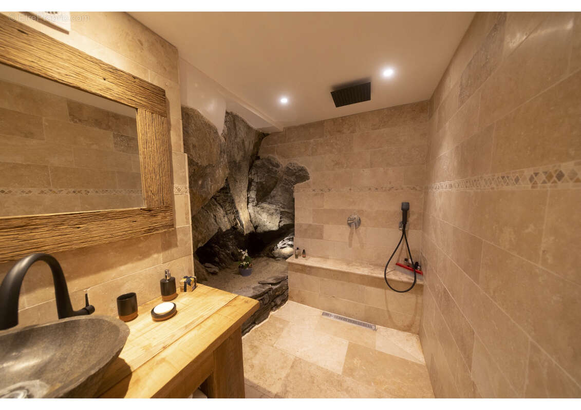 Maison à COLLOBRIERES