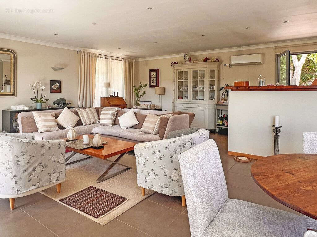 Maison à COLLOBRIERES