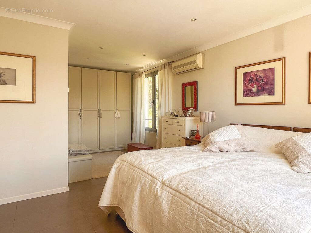 Maison à COLLOBRIERES