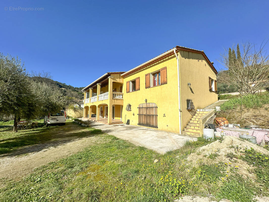 Maison à COLLOBRIERES