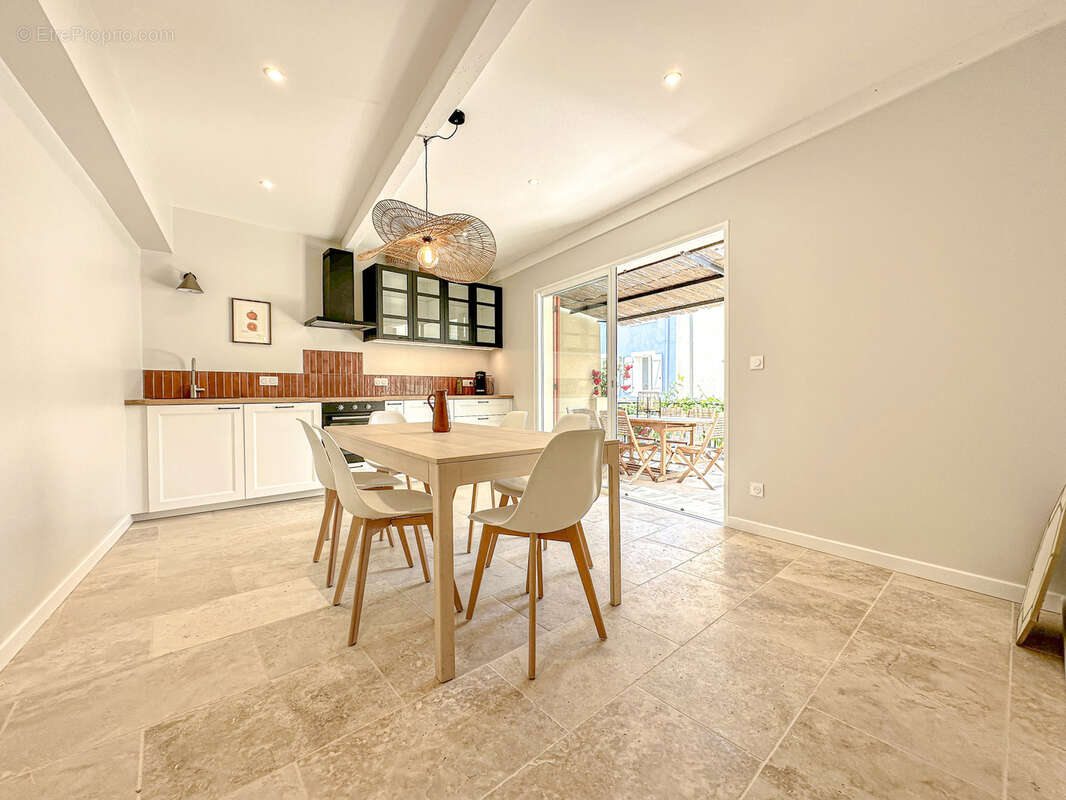 Maison à COLLOBRIERES