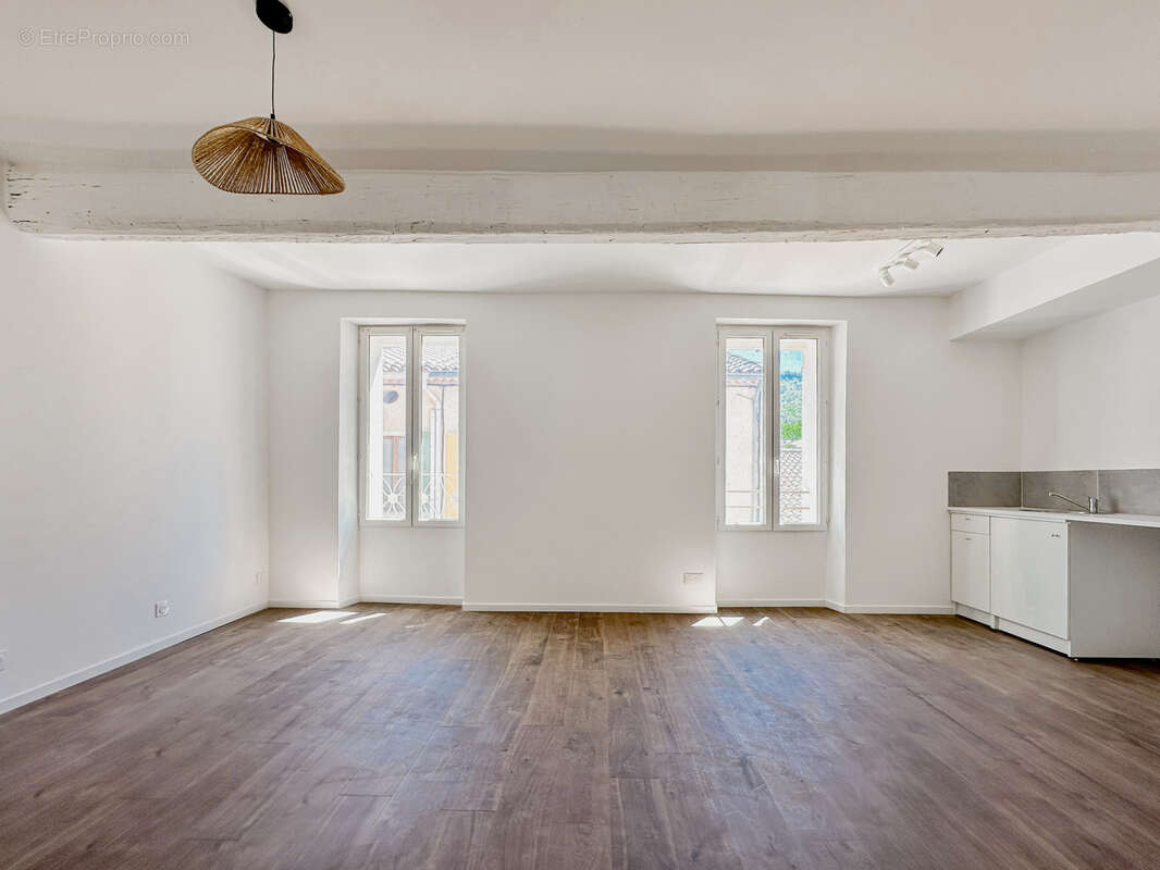 Appartement à COLLOBRIERES