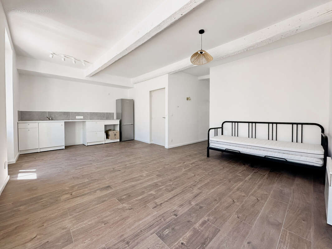 Appartement à COLLOBRIERES