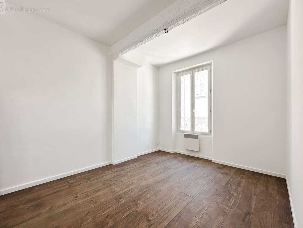 Appartement à COLLOBRIERES