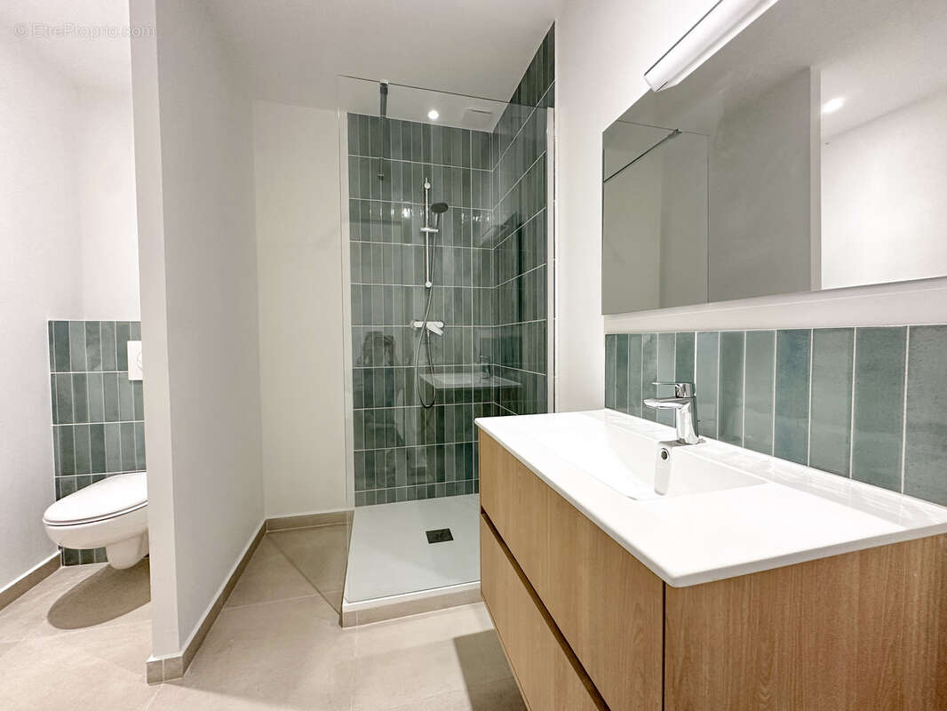 Appartement à COLLOBRIERES