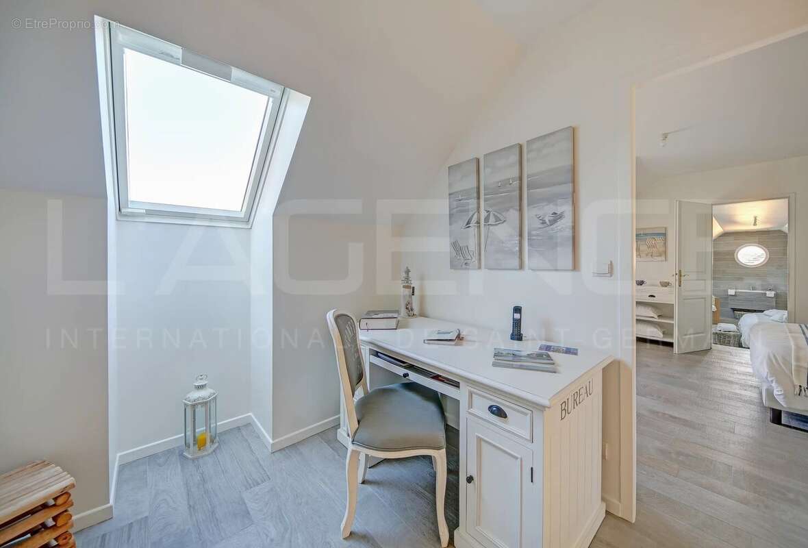 Maison à MAURECOURT