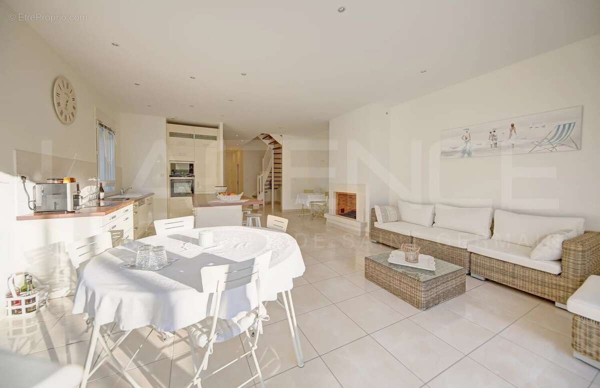 Maison à MAURECOURT