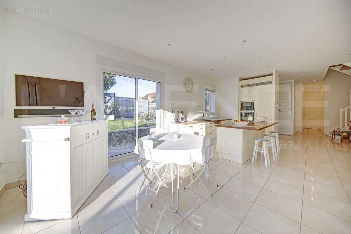 Maison à MAURECOURT