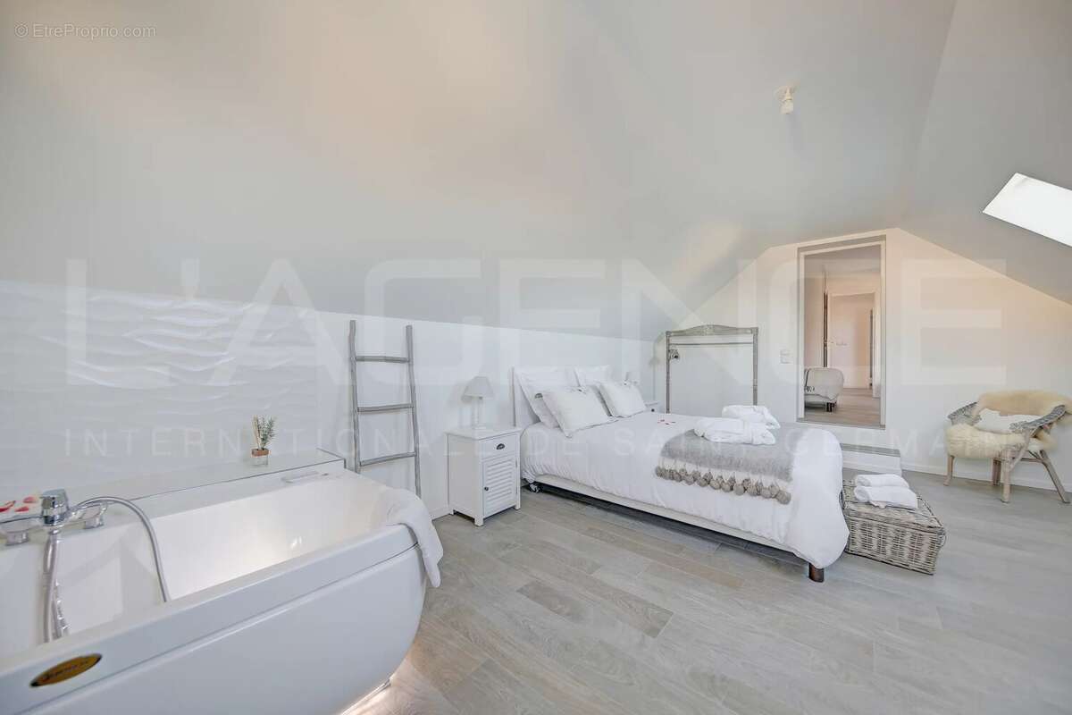 Maison à MAURECOURT