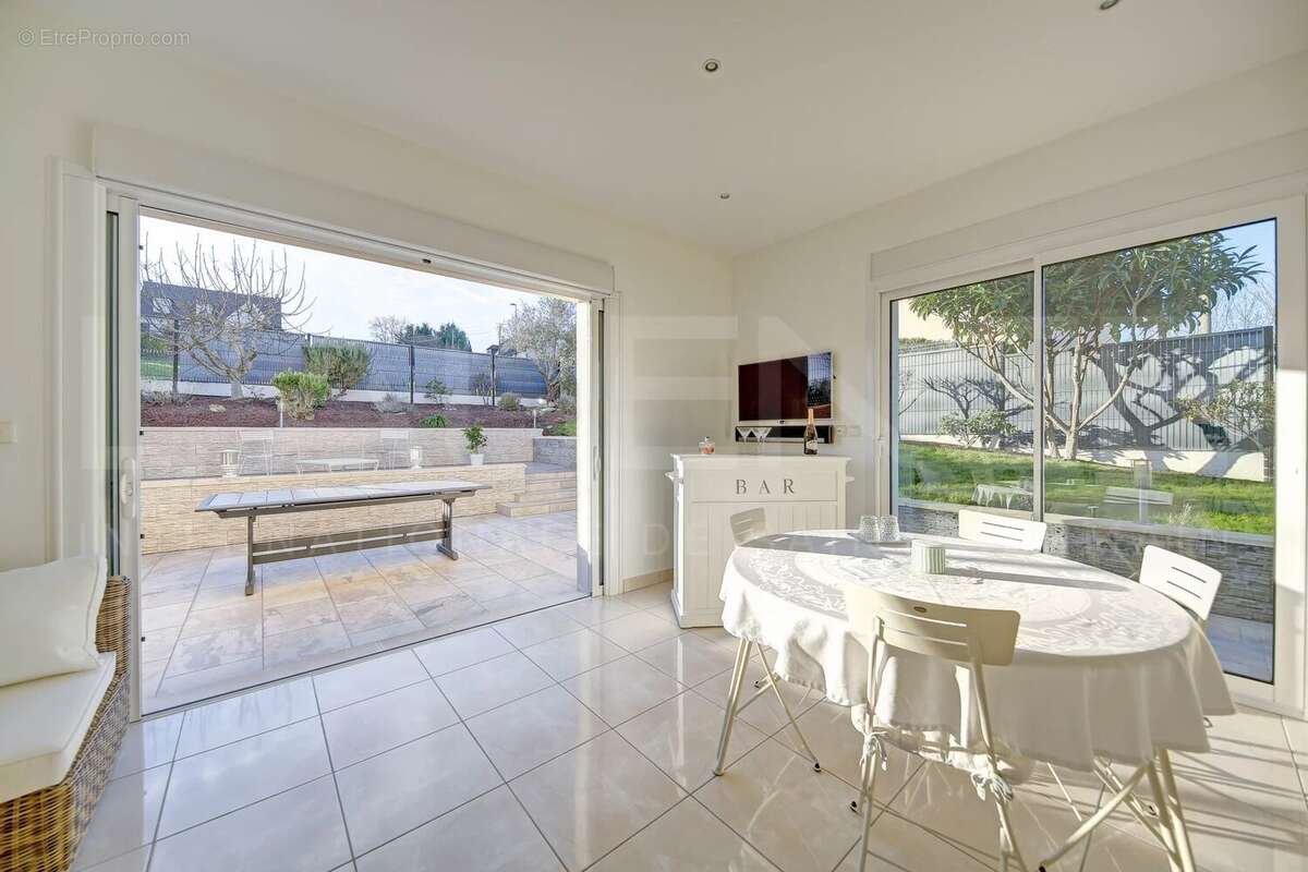 Maison à MAURECOURT