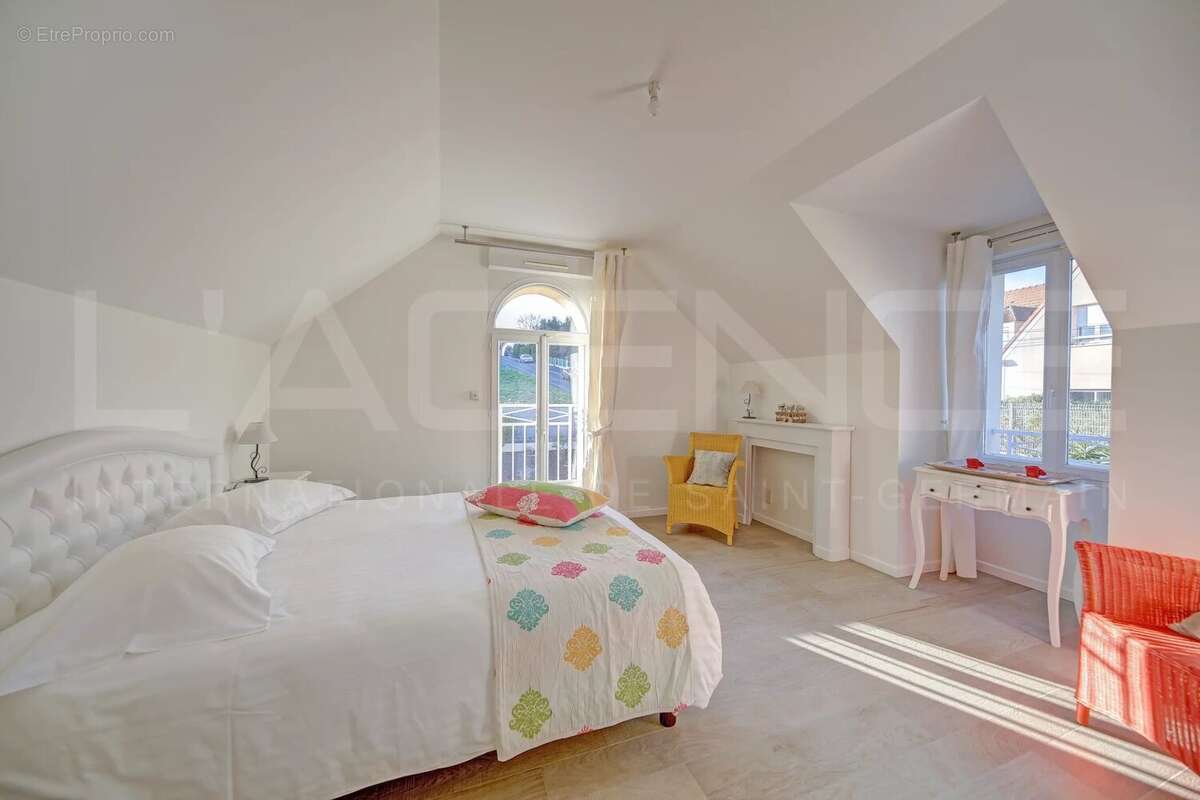 Maison à MAURECOURT