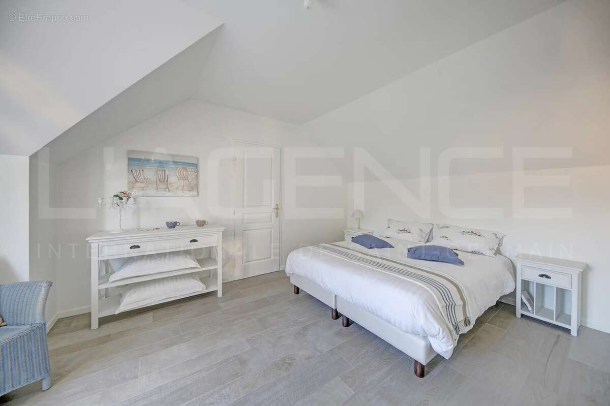 Maison à MAURECOURT