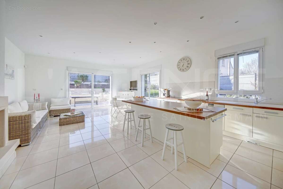 Maison à MAURECOURT