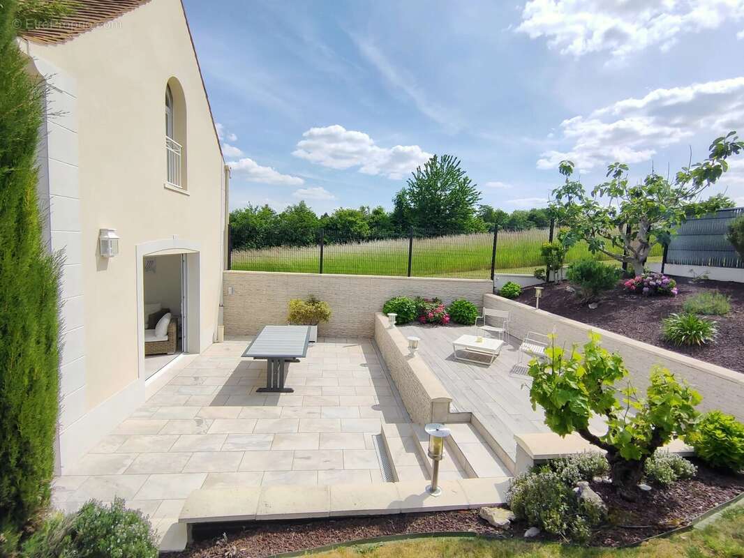 Maison à MAURECOURT