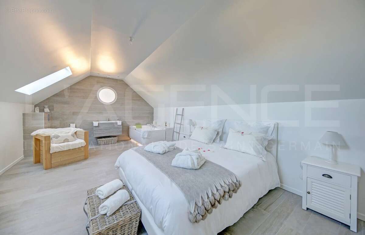 Maison à MAURECOURT