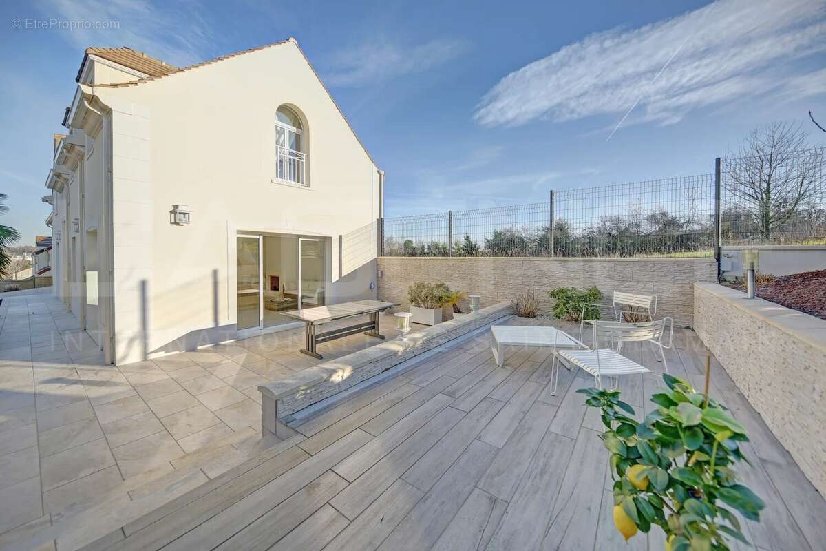 Maison à MAURECOURT