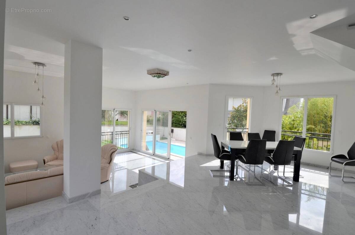 Maison à LOUVECIENNES