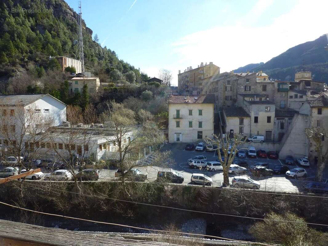 Maison à PUGET-THENIERS