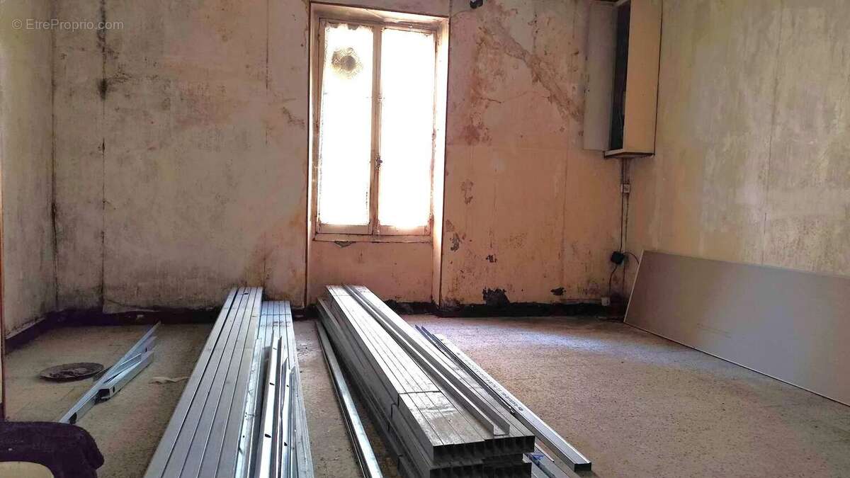 Maison à PUGET-THENIERS