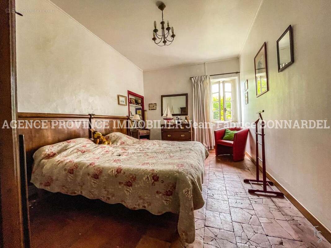 Maison à LA BAUME-DE-TRANSIT