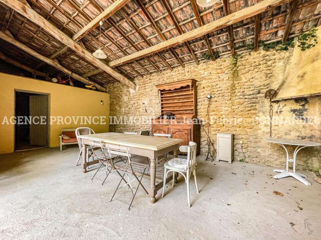 Maison à LA BAUME-DE-TRANSIT