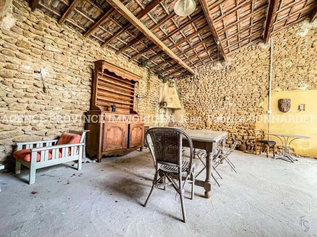 Maison à LA BAUME-DE-TRANSIT