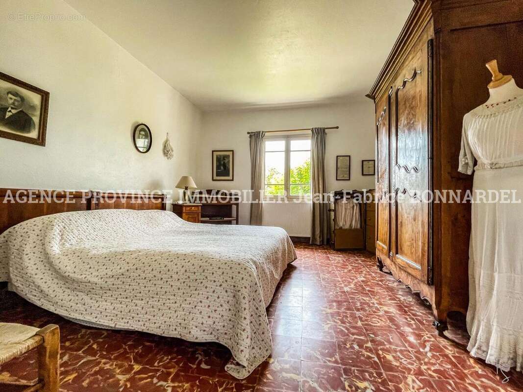 Maison à LA BAUME-DE-TRANSIT