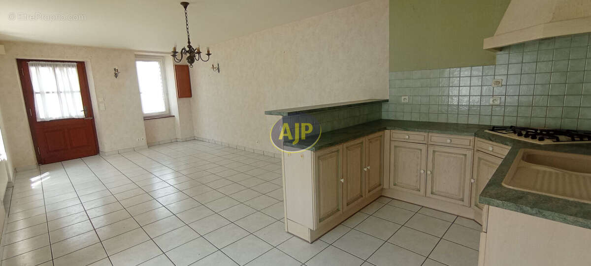 Maison à MUR-DE-BRETAGNE