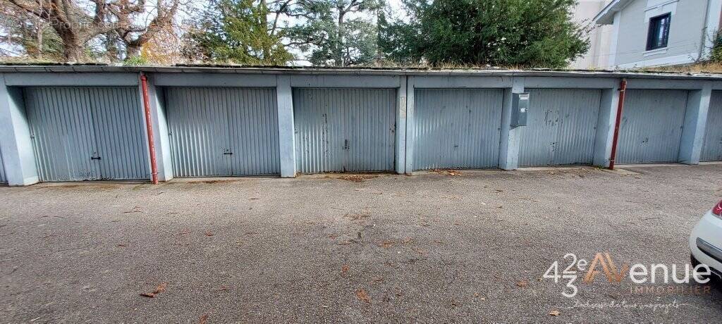 Parking à SAINT-ETIENNE