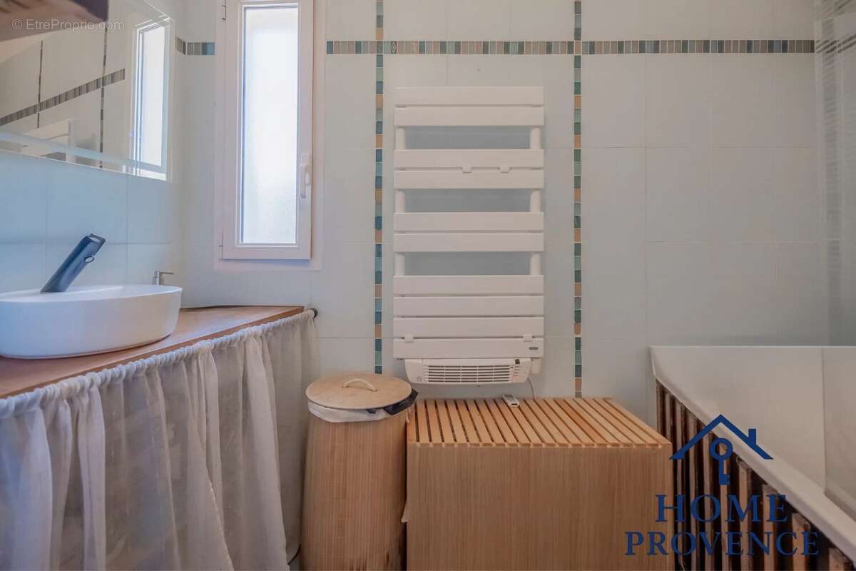 Appartement à SIX-FOURS-LES-PLAGES