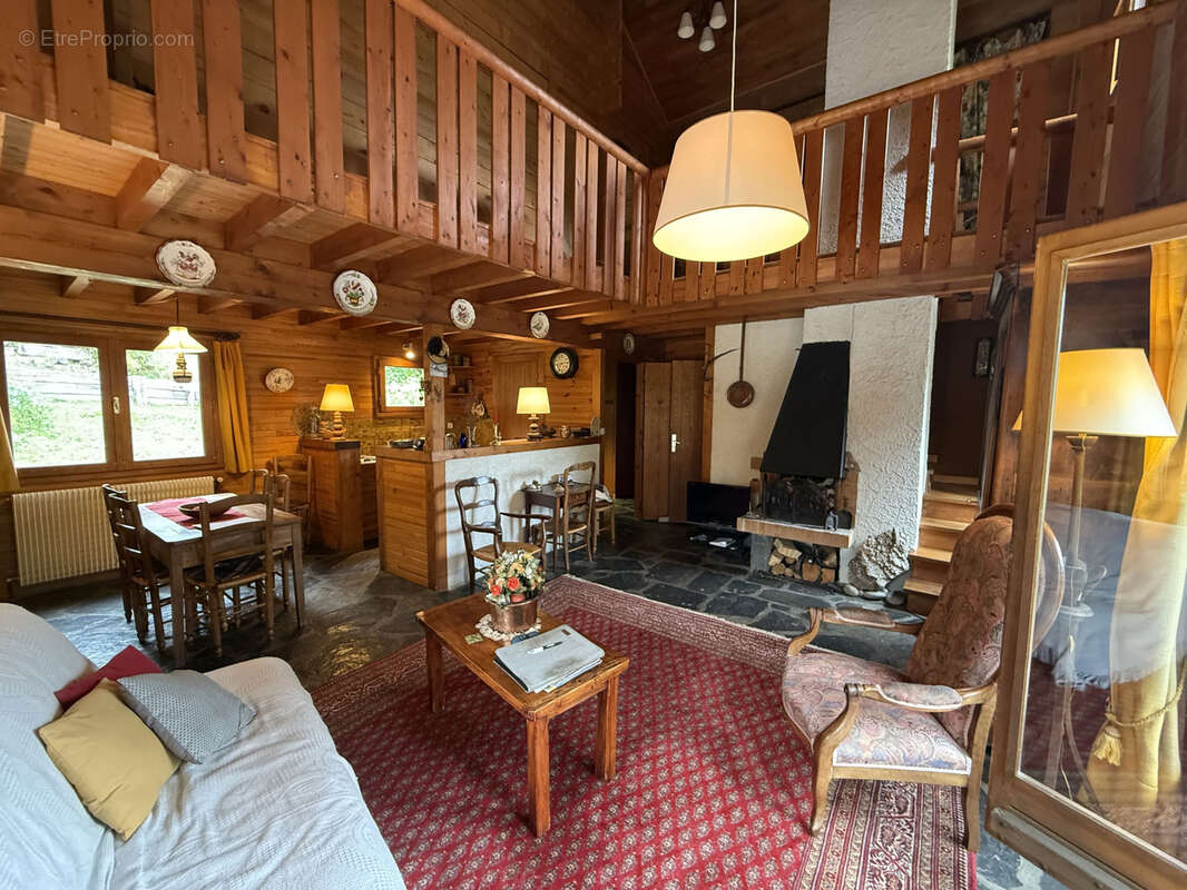 Maison à LES ALLUES