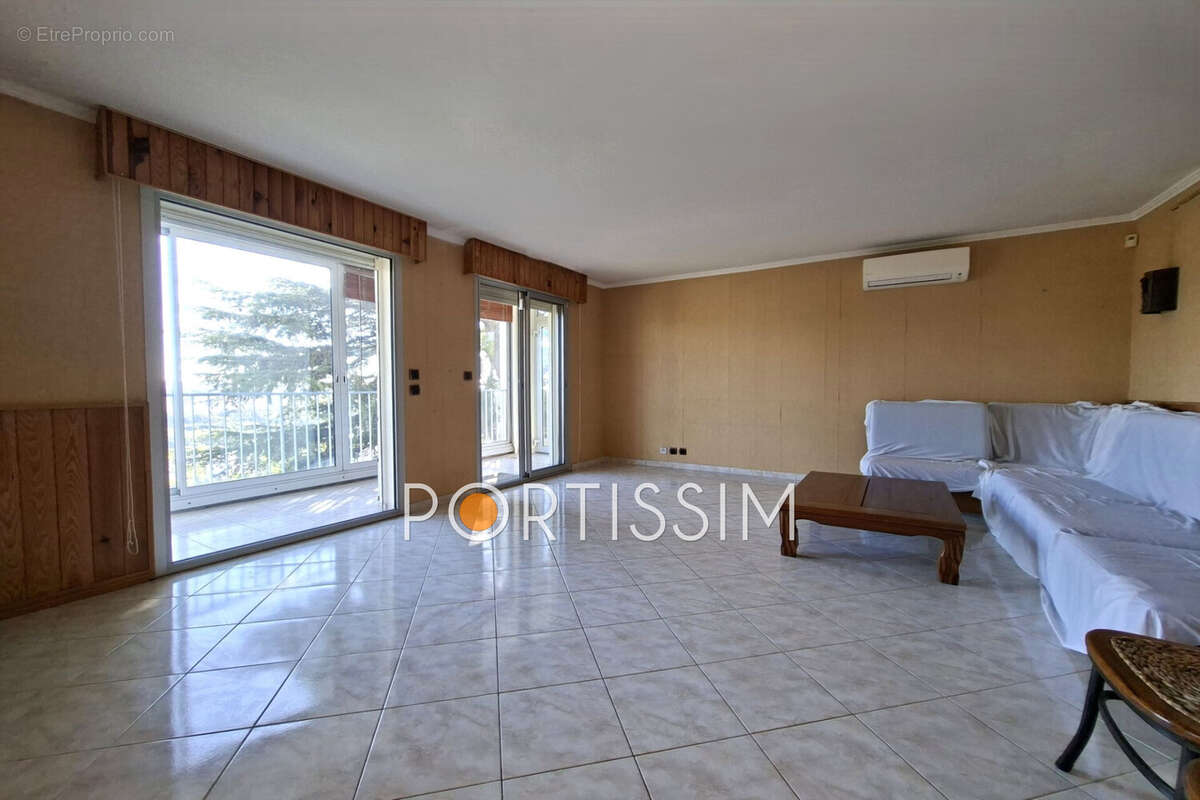 Appartement à SAINT-LAURENT-DU-VAR